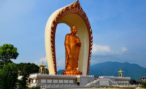 Tượng Phật A Di Đà cao 48m, dát 48 kg vàng