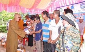 Ban Phật giáo Quốc tế Bình Phước tỉnh thăm và tặng quà tại Campuchia nhân dịp Tết Chol Chnam Thmay 2023
