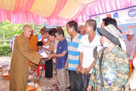 Ban Phật giáo Quốc tế Bình Phước tỉnh thăm và tặng quà tại Campuchia nhân dịp Tết Chol Chnam Thmay 2023