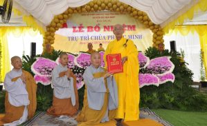 Lễ trao Quyết định Bổ nhiệm Sư cô Thích Nữ Huệ Trí trụ trì chùa Phước Minh