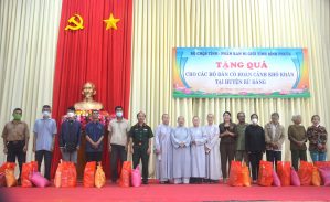 Phân ban Ni giới tỉnh Bình Phước trao tặng 500 phần quà cho bà con hộ nghèo, đồng bào dân tộc