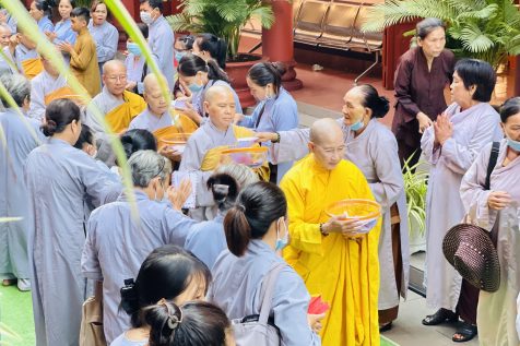 Xem Video lễ cổ Phật khất thực Chùa Quang Minh – Đồng Xoài