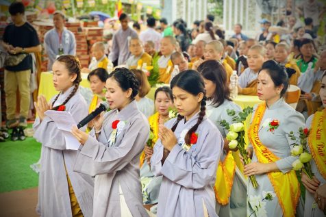 Chùa Pháp Lạc tổ chức lễ Vu lan dâng pháp y và lễ Đại tường cho ca sĩ Phi Nhung