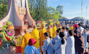 PGBP: Phật giáo Bù Đăng tưởng niệm 49 năm ngày giải phóng và cầu siêu tại Nghĩa trang Liệt sĩ huyện