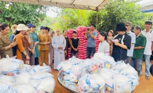 Chùa Thanh Tấn Trao Quà Yêu Thương